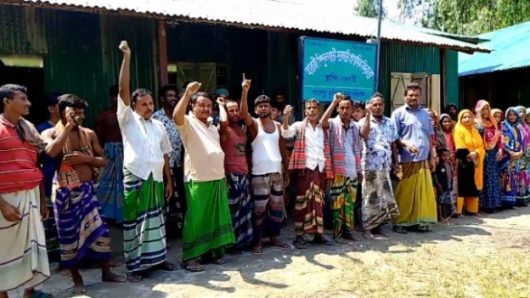 প্রধান শিক্ষকের বিরুদ্ধে অনিয়ম-দুর্নীতির অভিযোগ, পদত্যাগ দাবিতে এলাকাবাসীর বিক্ষোভ