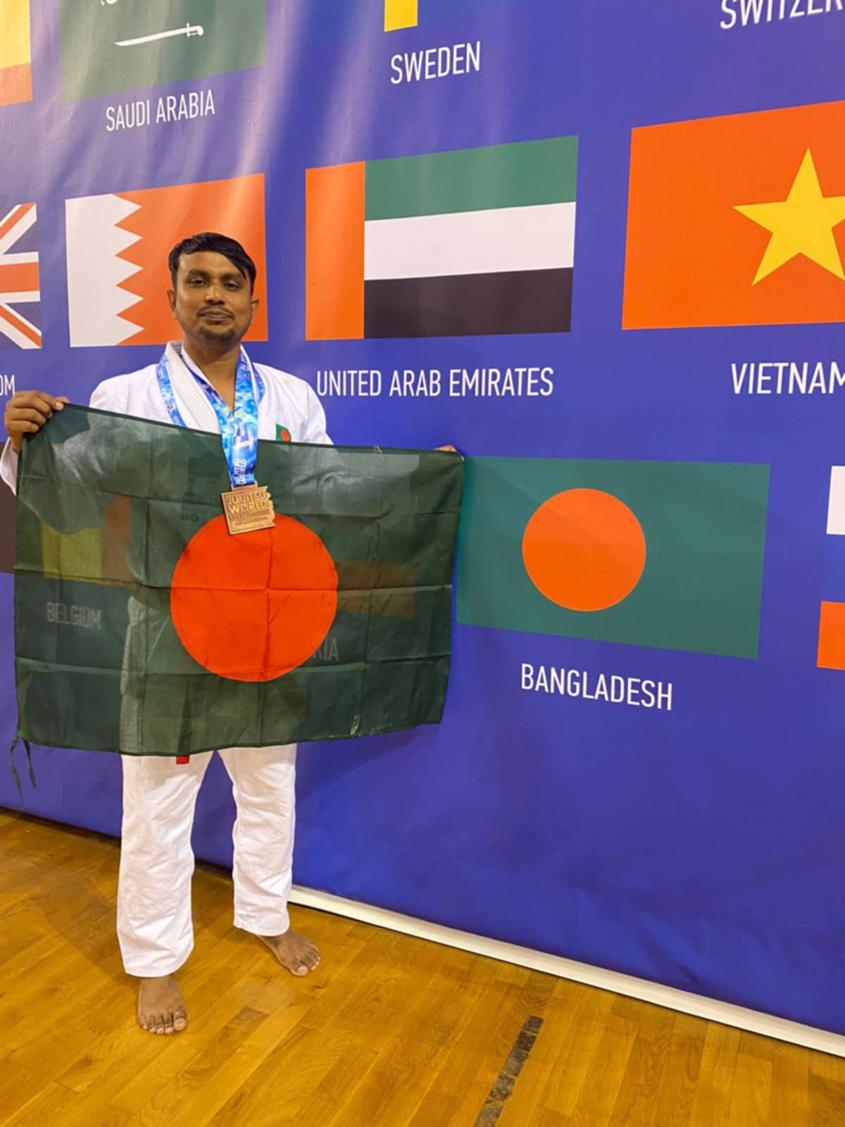 জুজুৎসু ওয়ার্ল্ড চ্যাম্পিয়নশিপে তাম্র পদক জিতেছেন কুড়িগ্রামের সুমন