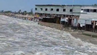 উত্তাল বঙ্গোপসাগর, ভোগান্তিতে কুয়াকাটা ব্যবসায়ীরা