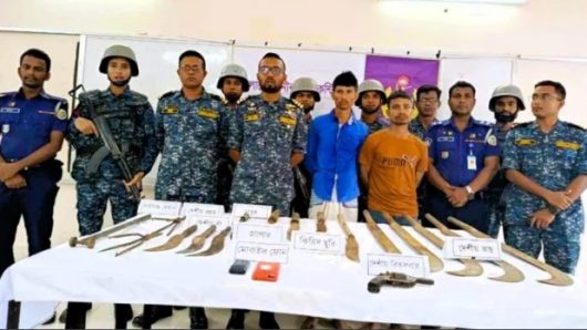 ভোলায় আগ্নেয়াস্ত্রসহ ২ ডাকাত আটক