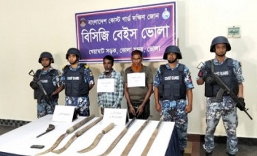 ভোলায় কোস্টগার্ডের অভিযানে অস্ত্রসহ দুই ডাকাত আটক