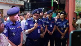 বরগুনায় ডিআইজির শারদীয় দুর্গা পূজা মন্ডপ পরিদর্শন