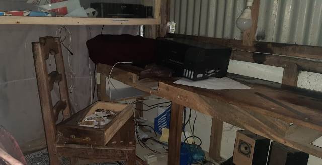 মনপুরায় তিন দোকানে ঝাঁপ কেটে নগদ টাকা ও মালামাল চুরি