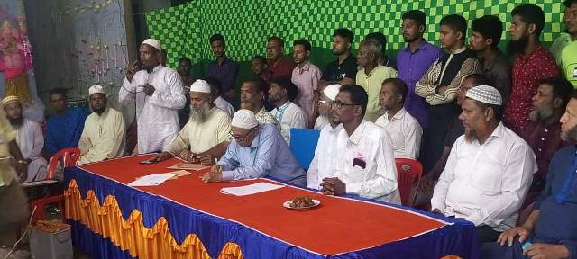 মনপুরায় ১১ পুজামন্ডপে উপজেলা বিএনপির একাংশের অনুদান প্রদান