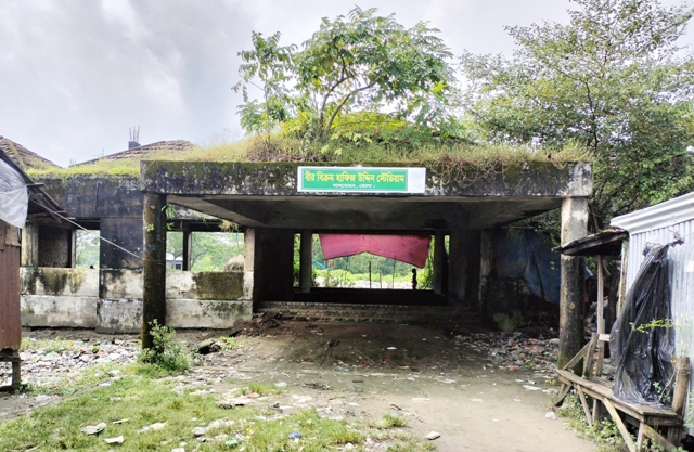 লালমোহনে থমকে আছে ক্রীড়াপ্রেমিদের স্বপ্নের স্টেডিয়াম নির্মাণ কাজ