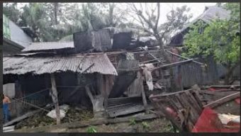 পটুয়াখালীতে ঘূর্ণিঝড় দানায় ঘরবাড়ি বিধ্বস্ত, আহত ৬