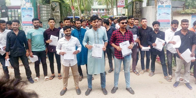 তজুমদ্দিনে ছাত্রদলের লিফলেট বিতরণ