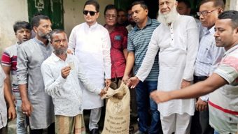 তজুমদ্দিনে জেলেদের মাঝে চাল বিতরণ উদ্বোধন