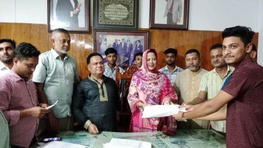 বোরহানউদ্দিনে দুর্গাপূজা উপলক্ষে মাফরুজা সুলতানার উপহার সামগ্রী বিতরন