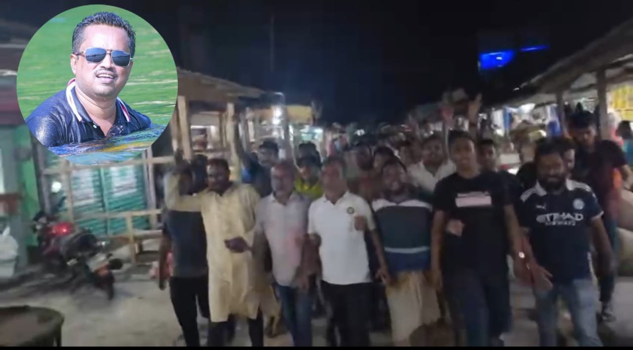 মহিপুর থানা শ্রমিক দলের সভাপতি পিন্টু ভদ্র’র বহিস্কারের দাবিতে বিক্ষোভ মিছিল