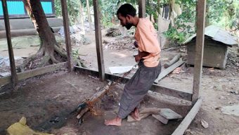 ১৬বছর ধরে শিকল বন্দি যুবক রতন