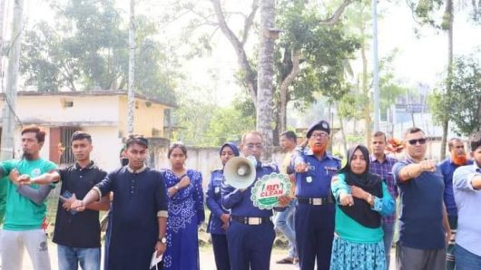 গৌরনদী মডেল থানায় বিডি ক্লিনের পরিচ্ছন্নতা অভিযান