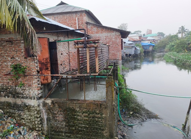 দখলে দুষনে মরছে আমতলীর বাসুগী খাল