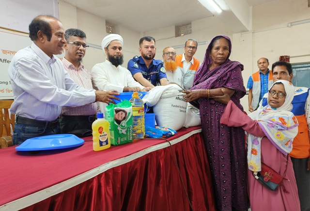আমতলীতে রিমালে ক্ষতিগ্রস্ত ৪২শ’ পরিবারের মাঝে ত্রান বিতরন কার্যক্রমের উদ্বোধন