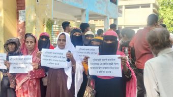 বেতাগীতে শিক্ষার্থীর ওপর বর্বোচিত হামলা প্রতিবাদে শিক্ষার্থী ও অভিভাবকদের মানববন্ধন