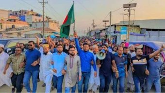 সোশ্যাল মিডিয়ায়  আওয়ামী লীগের দেশ বিরোধী ষড়যন্ত্রের প্রতিবাদে কুয়াকাটায় বিএনপি’র বিক্ষোভ