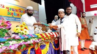 লালমোহনে অভিভাবক সমাবেশ ও কৃতি শিক্ষার্থীদের মধ্যে পুরস্কার বিতরণ