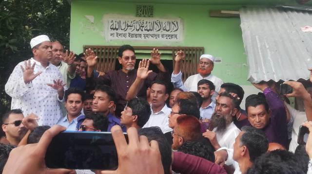বিএনপি’র ভাইস চেয়ারম্যানের বেতাগীতে পথসভা, নেতাকর্মীদের উপচে পড়া ভিড়