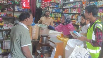 ঝালকাঠিতে পলিথিন বিরোধী অভিযান