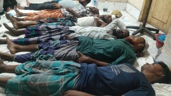 লালমোহনে জেলেদের চাল বিতরণকে কেন্দ্র করে দুই গ্রুপের মধ্যে দফায় দফায় হামলায় আহত ২১