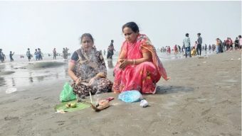 কুয়াকাটায় তীর্থ যাত্রীদের ঢল