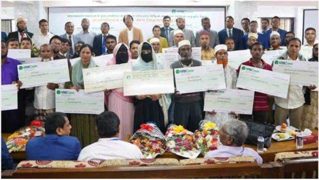 বরগুনায় নিম্ন আয়ের মানুষের মাঝে ঋণ বিতরণ