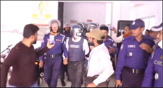 ঝালকাঠি আদালতে আ’লীগ নেতার ওপর ডিম নিক্ষেপ, কারাগারে প্রেরণ