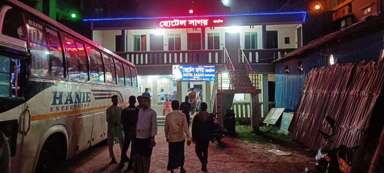 কুয়াকাটায় আবাসিক হোটেলে শ্রমিকদল নেতার হামলা, বিএনপির সহ সভাপতি লাঞ্ছিত