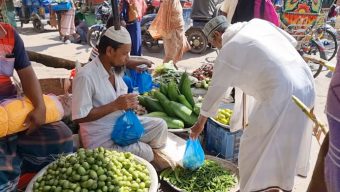 বরগুনায় থেমে নেই নিষিদ্ধ পলিথিনের ব্যবহার