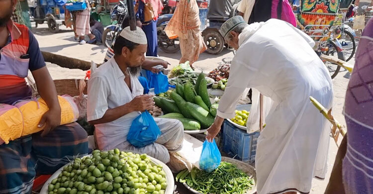 বরগুনায় থেমে নেই নিষিদ্ধ পলিথিনের ব্যবহার