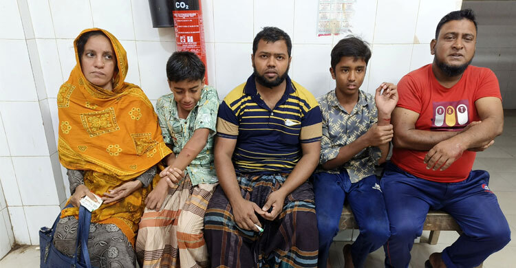 মাত্র ৩ ঘণ্টায় ৩২ জনকে কামড়ালো এক কুকুর