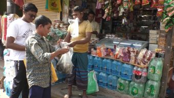 নিষিদ্ধ পলিথিনে সয়লাব দক্ষিণাঞ্চলের হাট-বাজার