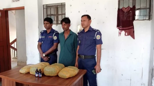 পটুয়াখালীতে ৬ কেজি গাজাঁসহ গ্রেপ্তার ১