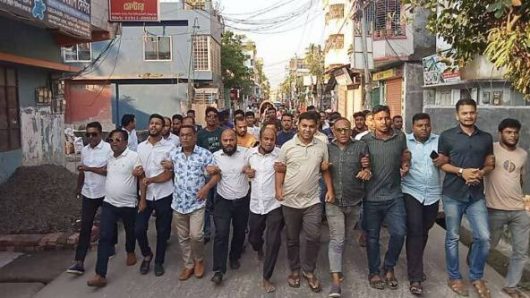 আমু গ্রেফতারে ঝালকাঠিতে আনন্দ মিছিল, মিষ্টি বিতরণ