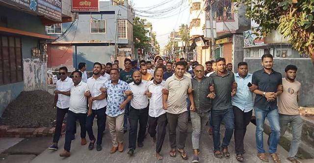 আমু গ্রেফতারে ঝালকাঠিতে আনন্দ মিছিল, মিষ্টি বিতরণ