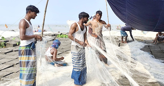 নিষেধাজ্ঞা কাটিয়ে মধ্যরাতের অপেক্ষায় ভোলার ২ লক্ষাধিক জেলে
