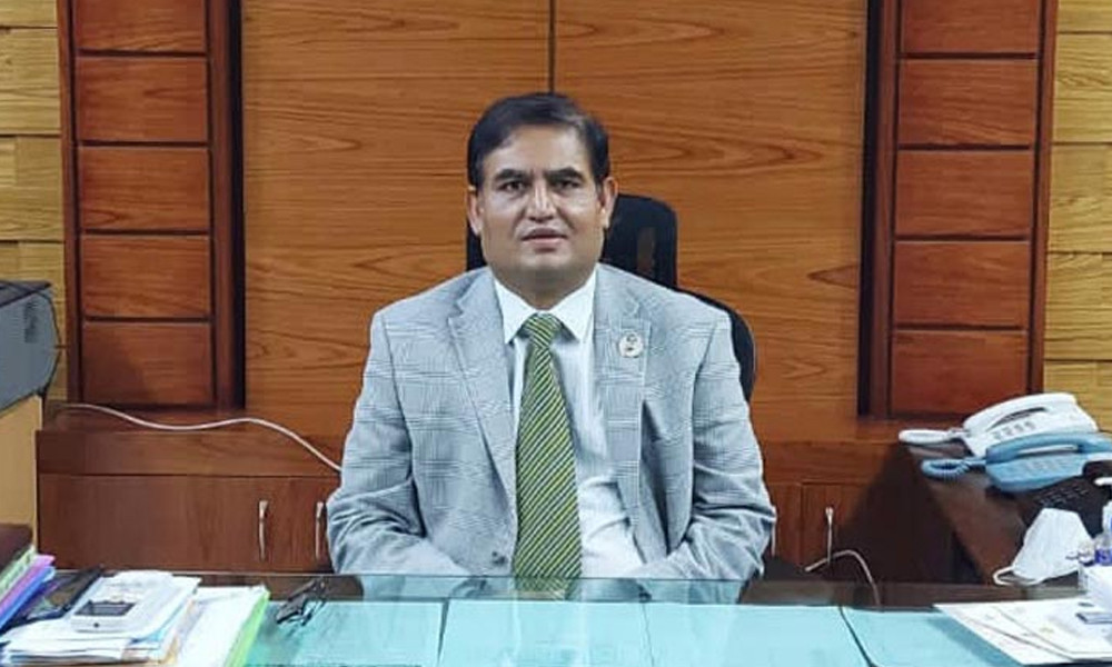 বিমানবন্দর থেকে সাবেক সচিব ইসমাইল হোসেন গ্রেফতার