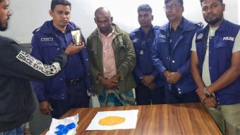 কুয়াকাটায় ইয়াবাসহ মাদককারারি গ্রেফতার