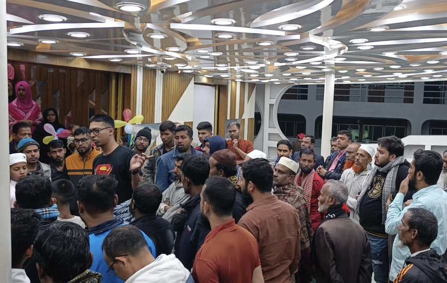 ঢাকাগামী প্রিঞ্চ আওলাদ লঞ্চে যাত্রীর সর্বনাশ!