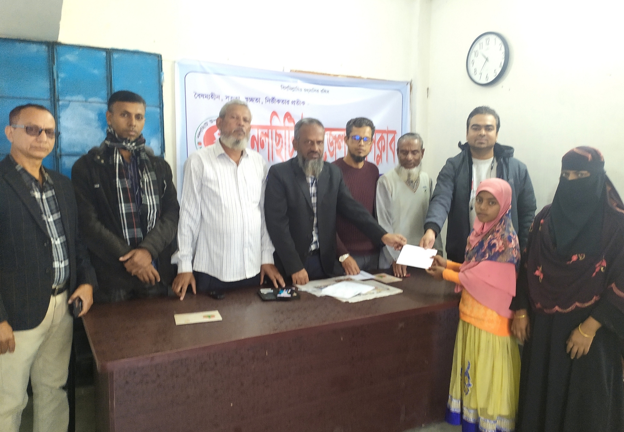 নলছিটিতে অস্বচ্ছল ও মেধাবী শিক্ষার্থীদের আর্থিক সহায়তা প্রদান