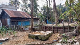 মঠবাড়িয়ায় আ.লীগ সমর্থিত ইউপি চেয়ারম্যানের বিরুদ্ধে জমি দখলের অভিযোগ