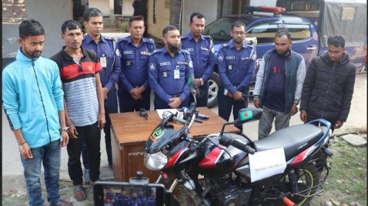 পিরোজপুরে আন্তঃবিভাগ চোরচক্রের সক্রিয় ৪ সদস্য গ্রেফতার