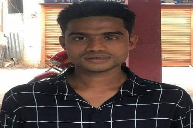 বেতাগী উপজেলা সেচ্ছাসেবকলীগ নেতা পুলিশের জিম্মায়