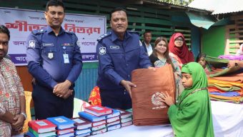 পিরোজপুরে শিক্ষার্থীর মাঝে পবিত্র কুরআন শরিফ ও শীতবস্ত্র বিতরন করেছেন পুলিশ সুপার