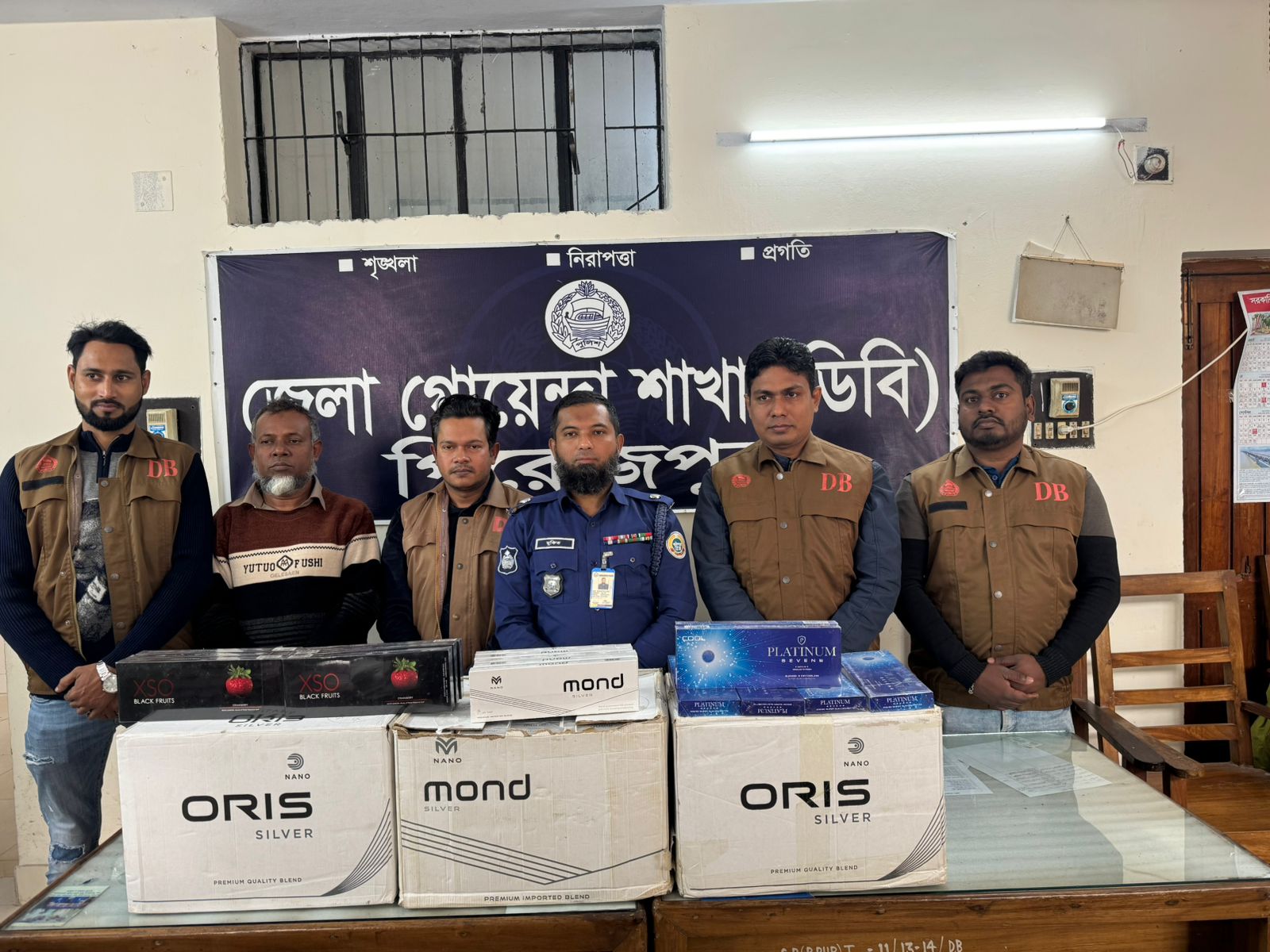 দেড় লাখ টাকার অবৈধ বিদেশী সিগারেটসহ আ’লীগ নেতা গ্রেপ্তার