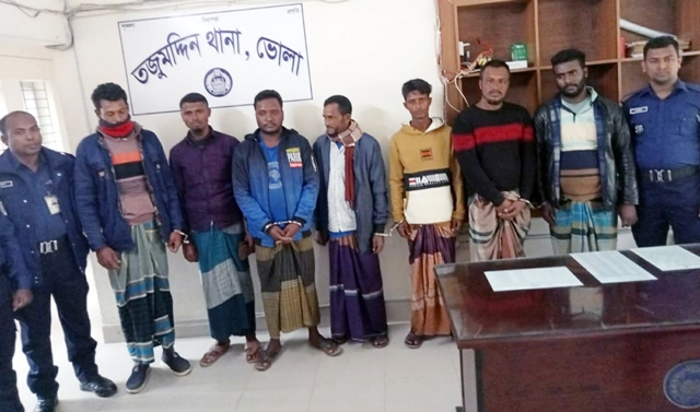 পুলিশের অভিযানে তজুমদ্দিনে সাত জুয়াড়ি আটক