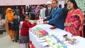 উৎসব ছাড়াই বরিশালে আংশিক বই বিতরণ