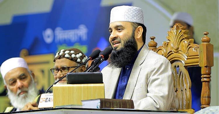 আজহারী ওয়াজ করবেন রাতে, মাঠ ভরে গেছে সকালেই