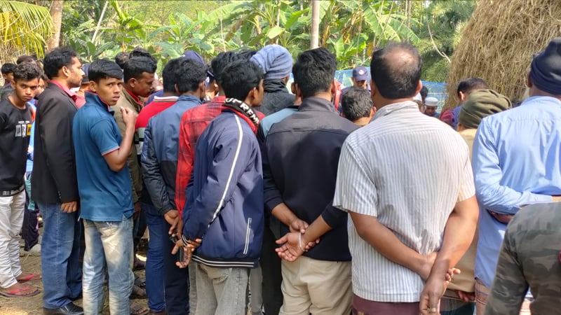 চোর সন্দেহে এক ব্যক্তিকে পিটিয়ে হত্যা