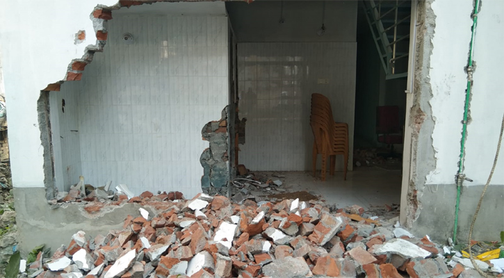 বরিশালে জমি নিয়ে দ্বন্দ্বে কেমিস্ট সমিতির কার্যালয়ে ভাঙচুর